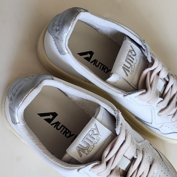 Autry Medalist Low Women’s Sneakers – White Silver Retro Vibes 👟✨ - Picture 5 of 12